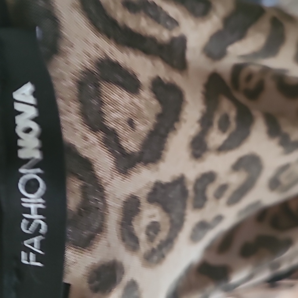 Leopard Print Bodysuit - Picture 6 of 7